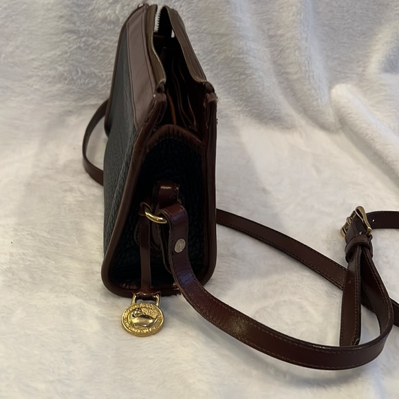 Gorgeous black brown Dooney & Bourke leather crossbody bag 9x6x2.5 - Picture 4 of 10